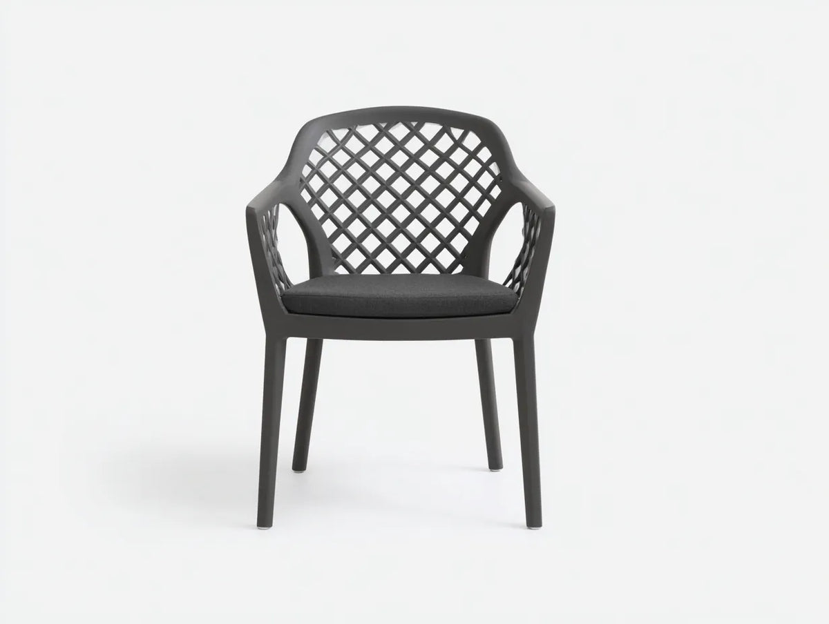 Chaise d'extérieur en résine 58×60×82 cm - gris foncé - dossier ajouré avec accoudoirs